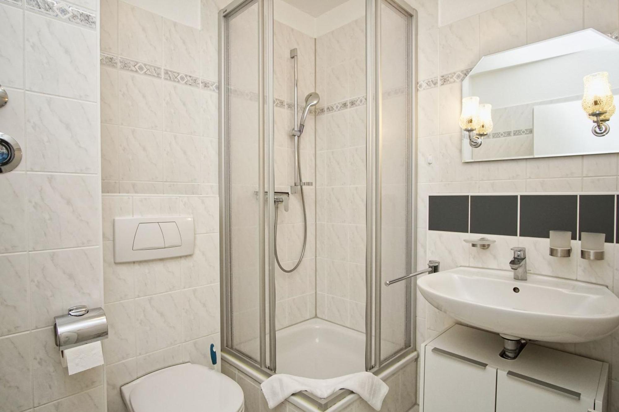 Zentrale Fewo Mit Balkon, Gratis Nutzung Vom Ahoi Erlebnisbad Und Sauna In Sellin - Villa Buskam Fewo 27 เกอเรน ภายนอก รูปภาพ